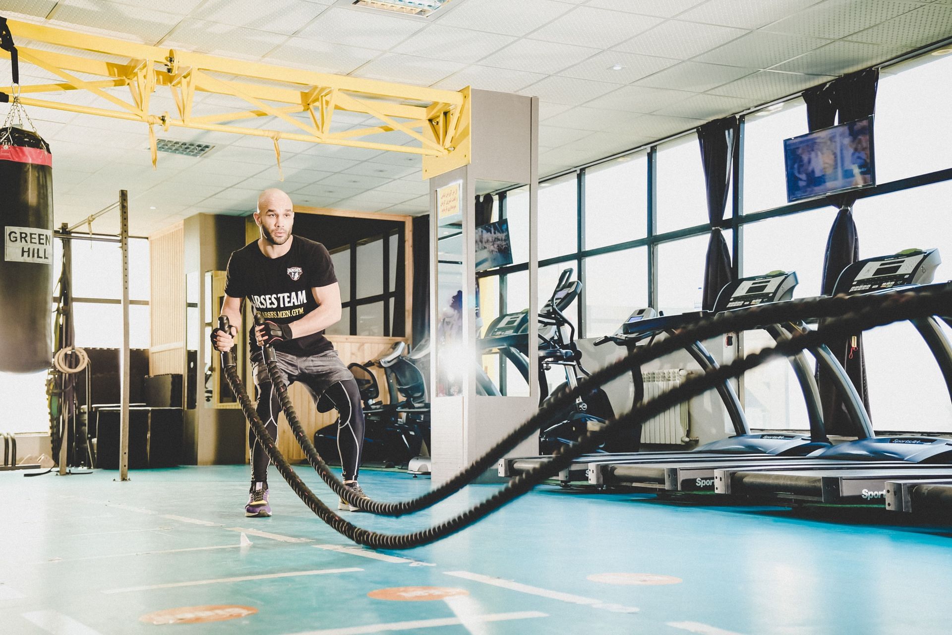 Working out intensly might do harm. (Image via Unsplash / Sam Moghdam)